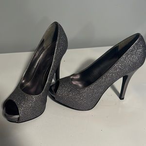 worthington 6M silver heels